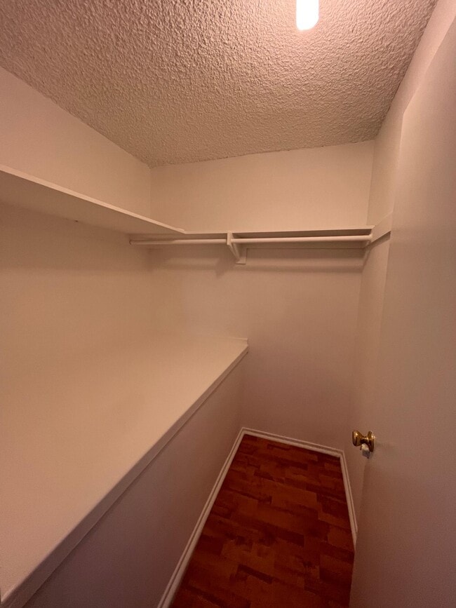 Building Photo - 724 Clay Ave