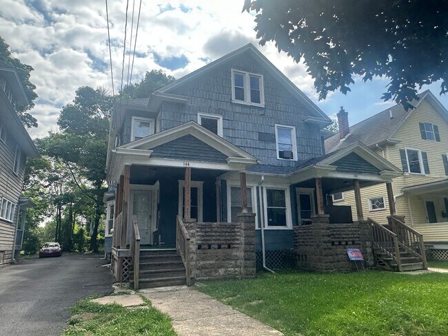 Building Photo - 142-144-144 Burrows St