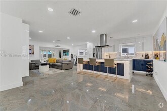 Building Photo - 9530 Jamaica Dr