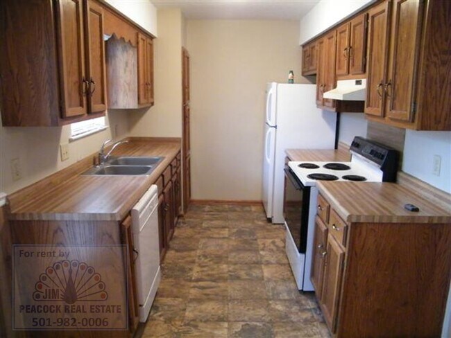 Building Photo - Newly Updated Property