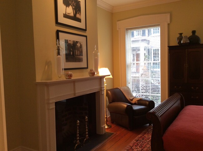 Parlor Bedroom - 20 E Macon St