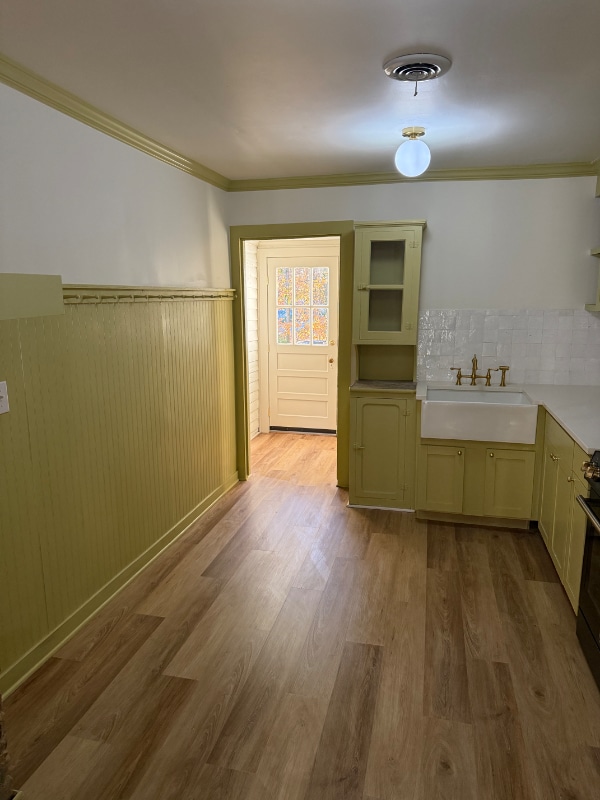 Building Photo - 50 Academy