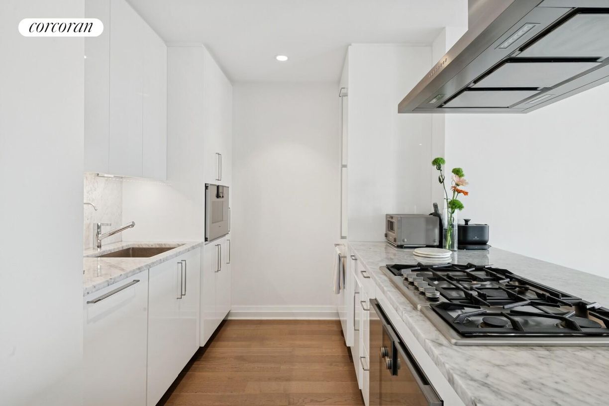 Building Photo - 460 W 42nd St