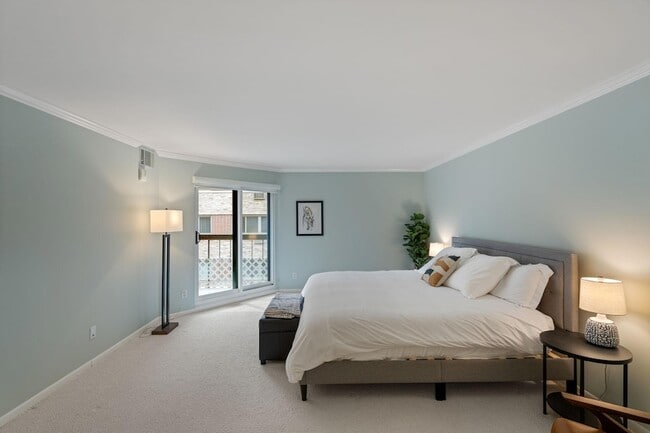 Building Photo - 2885 Knox Ave S