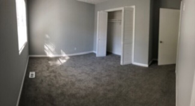 Building Photo - ONE MONTH FREE RENT! Newly Remodeled 2Bed/...