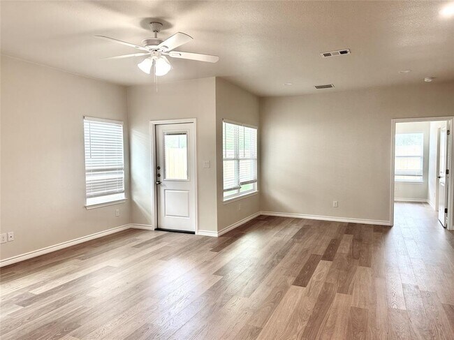 Building Photo - 401 CR 306