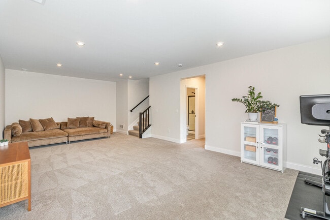 Building Photo - 15005 Prat Ct