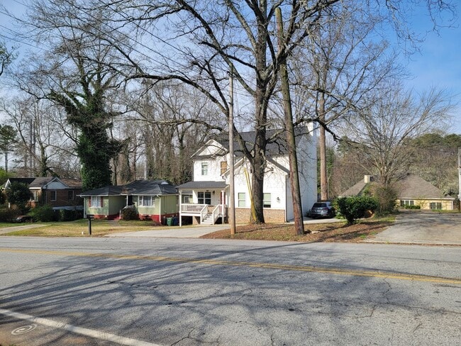 Building Photo - Charming Craftsman in the Heart of Atlanta...
