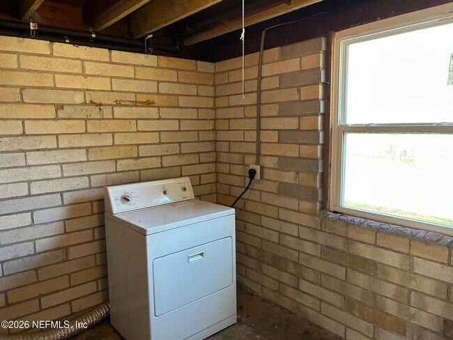 Building Photo - 825 14th Ave N