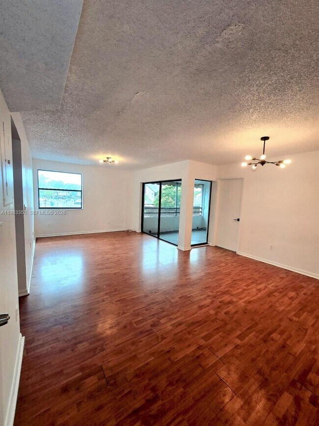 Building Photo - 20130 NE 3rd Ct