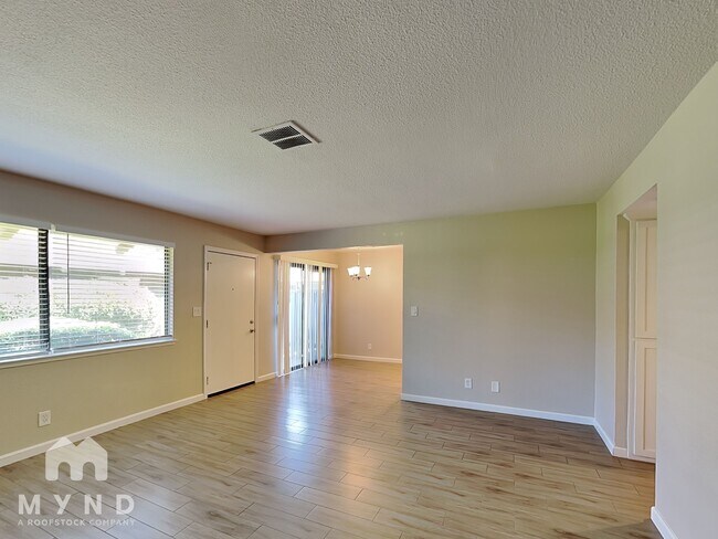 Building Photo - 2336 Villanova Cir
