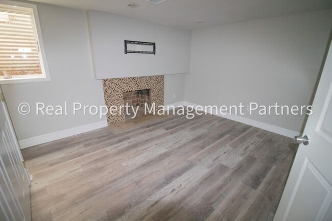 Building Photo - Rooms for Rent in a 6-Bedroom Home