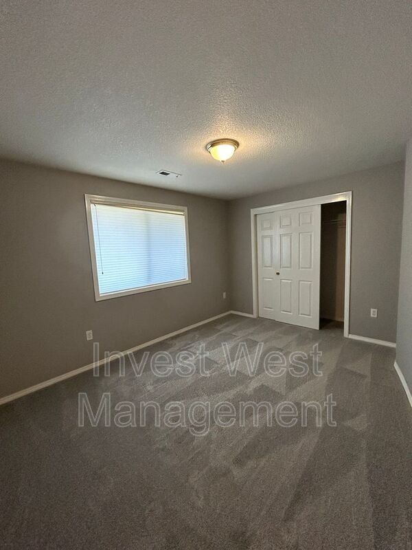 Building Photo - 4015 SE 170th Ct