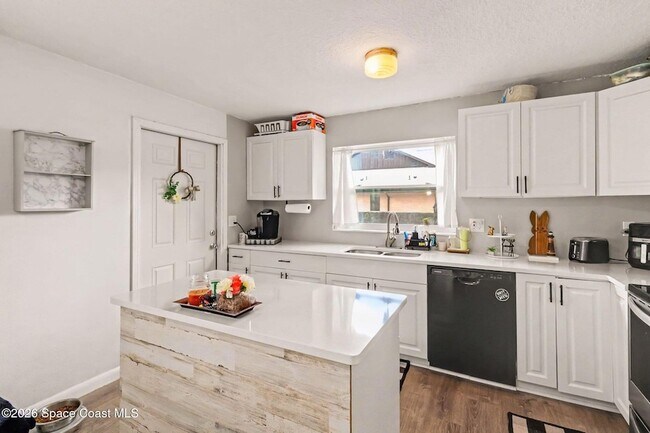 Building Photo - 1087 Creel St