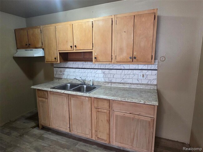 Building Photo - 15080 Greenfield Rd