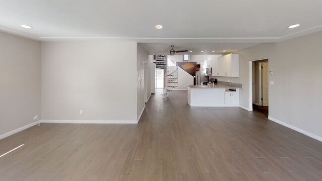 Primary Photo - BIG House! Spacious bedrooms! Garage and D...