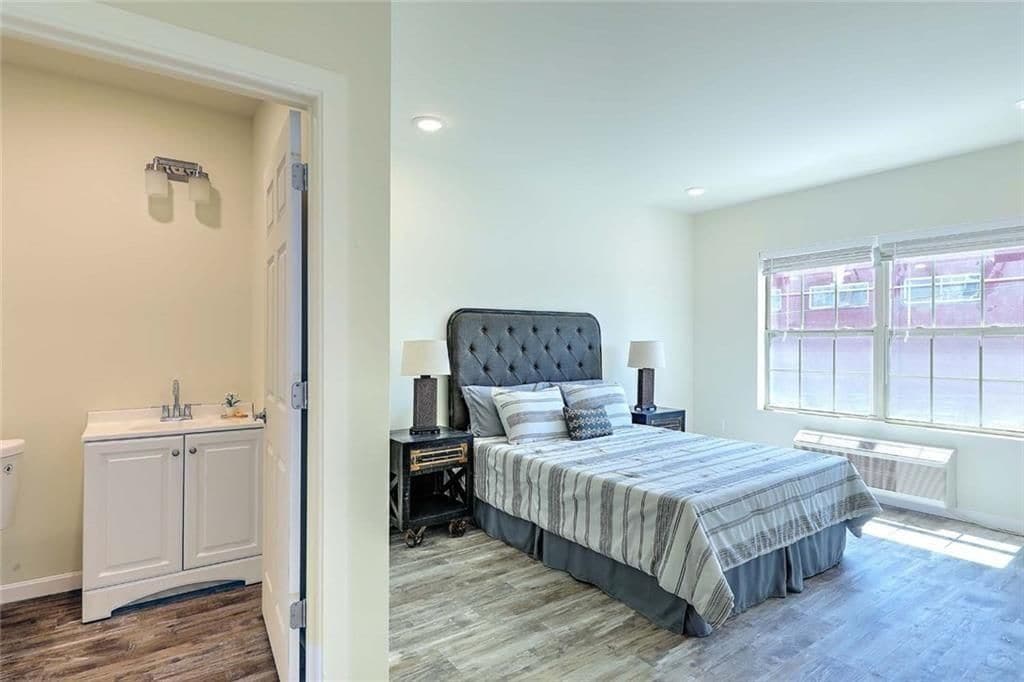 Building Photo - 327 Pine St