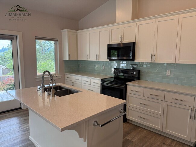 Building Photo - Beautiful 3 bed Home in Lowell