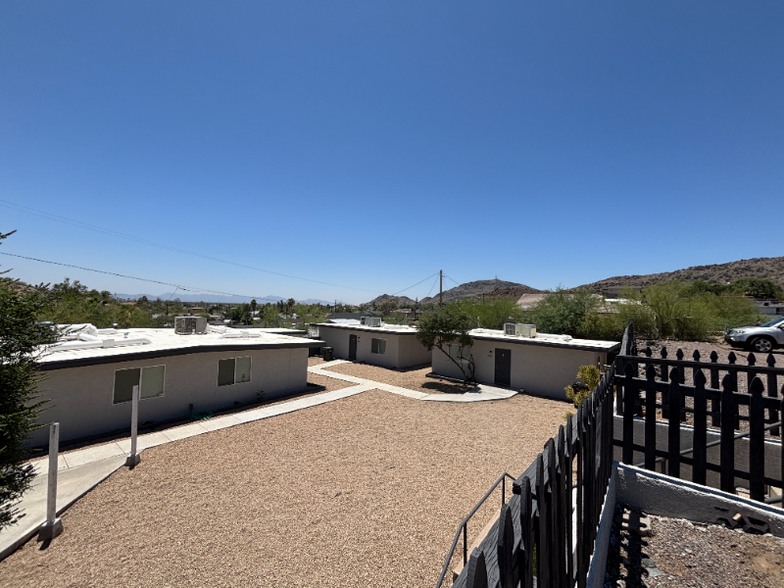 Building Photo - 1529 E Sunnyside Dr