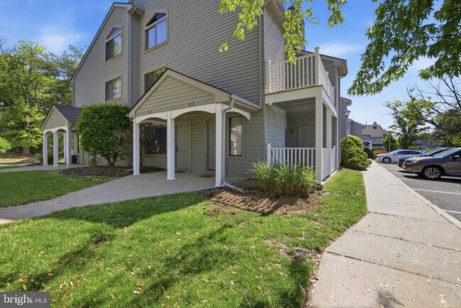 Building Photo - 1310 Roberts Way