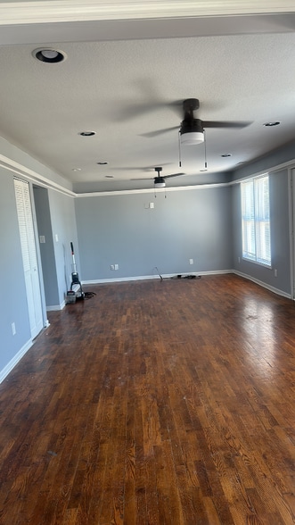 Building Photo - 2590 Kansas Rd