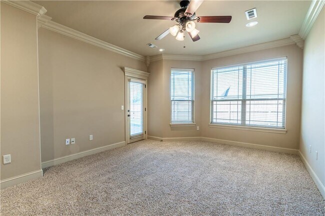 Building Photo - 5702 S 66th St