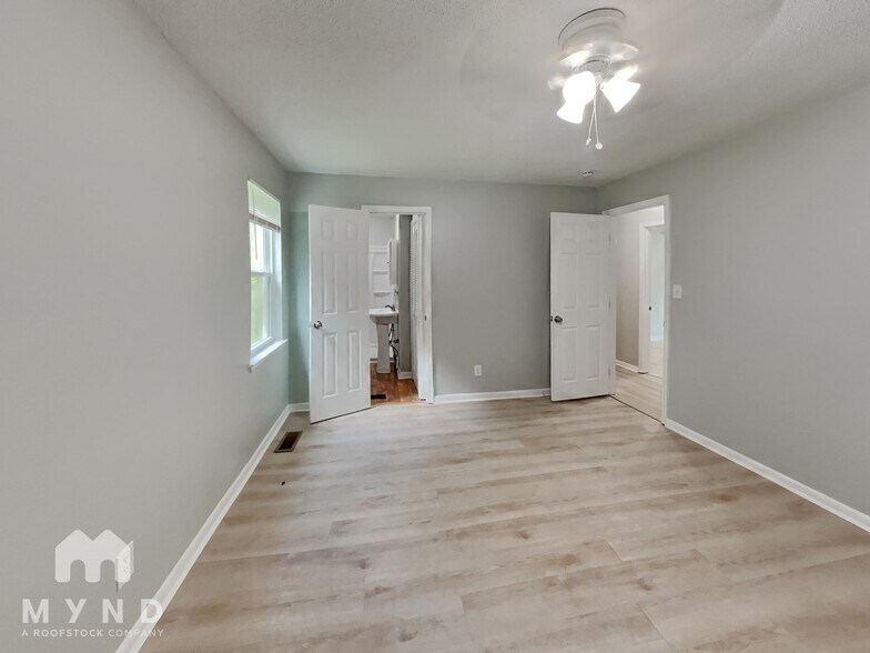 Building Photo - 5959 Shane Cir