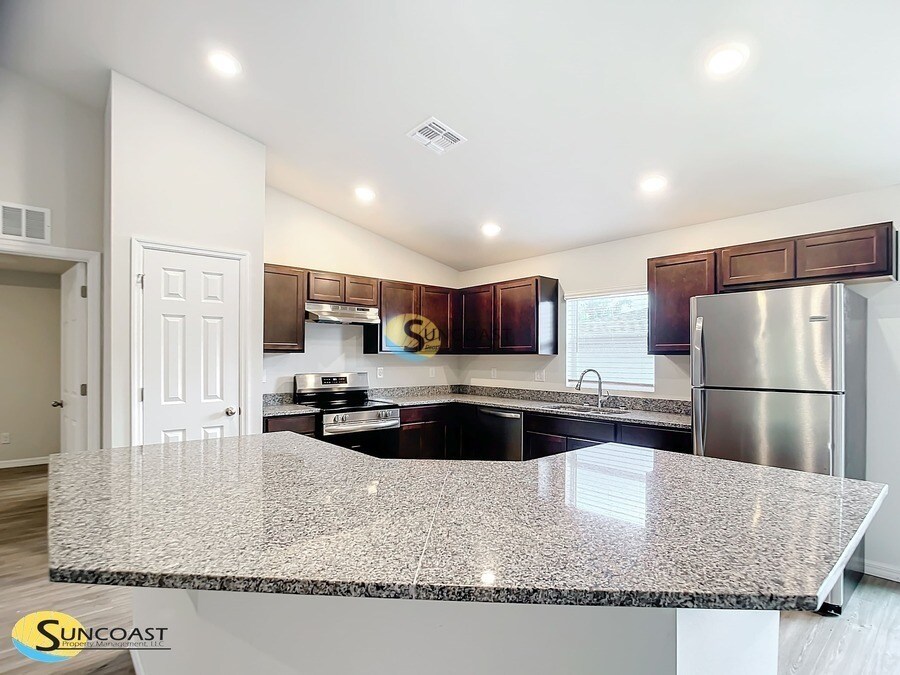 Building Photo - 4059 S Apopka Ave