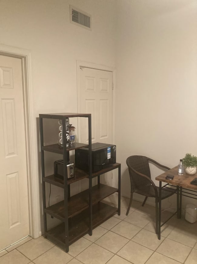 Building Photo - 1718 S Longmore St