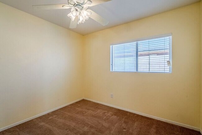 Building Photo - Bright & Spacious 3-Bed Oasis with Pool in...