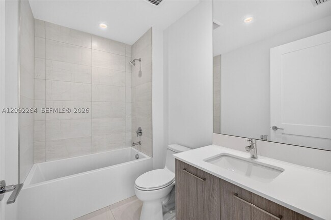 Building Photo - 153 N Seabreeze Blvd
