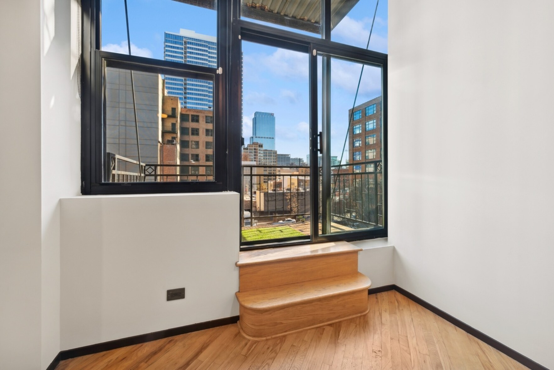 Building Photo - 843 W Adams St