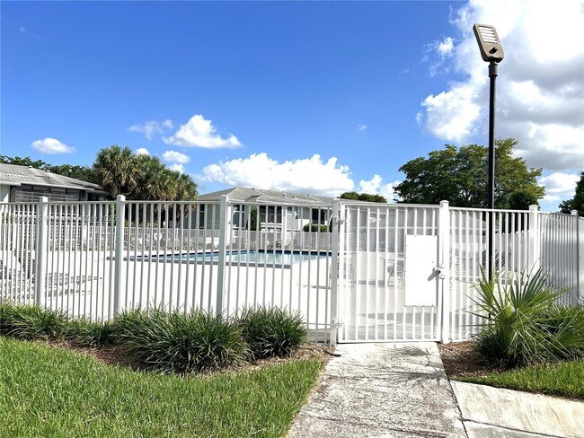 Building Photo - 9707 Hammocks Blvd