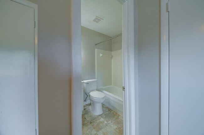 Building Photo - 5737 Bramblegate Rd