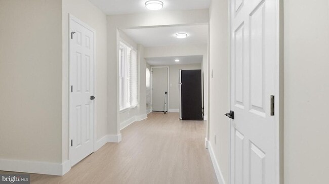 Building Photo - 5981 N 21st St