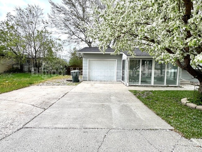 Building Photo - 161 Wedgewood Ln