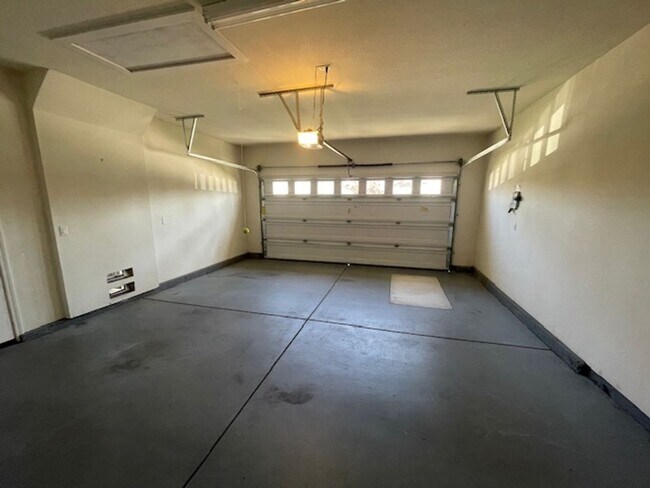 Building Photo - Desirable Folsom Property Near Russell Ranch Elementary School!