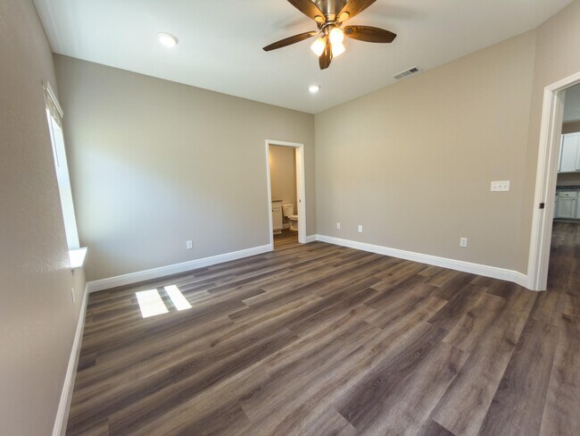 Building Photo - 6637 Water St