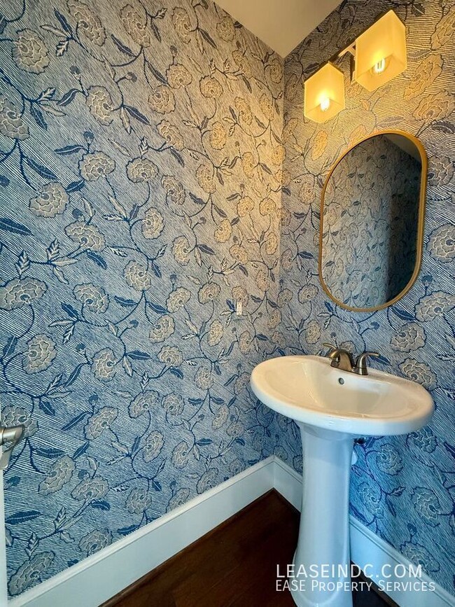 Building Photo - 159 V St NE