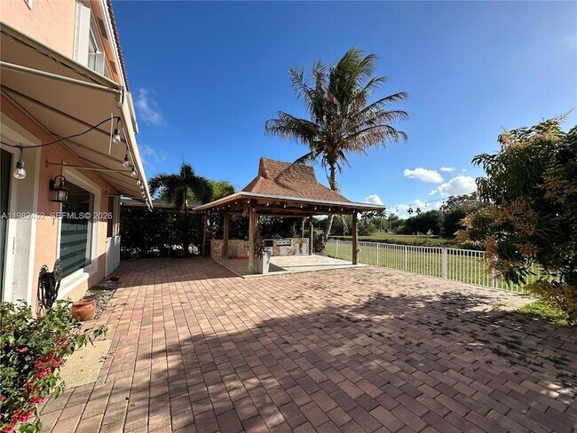 Building Photo - 27866 SW 142nd Ave