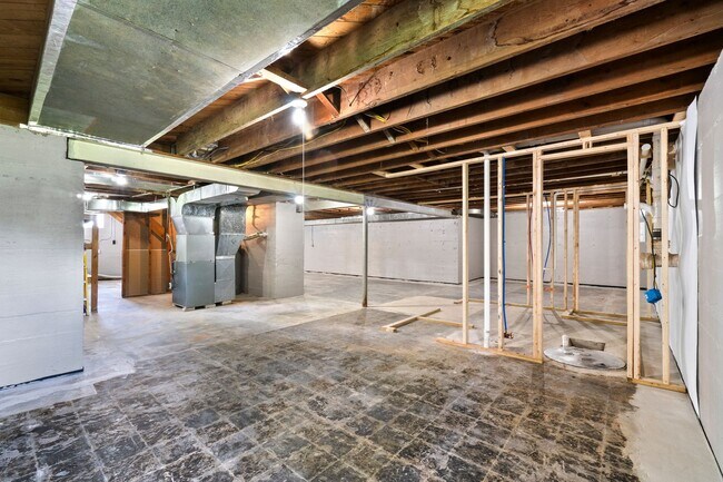 Building Photo - For Sale or Rent – Fully Renovated Stone R...