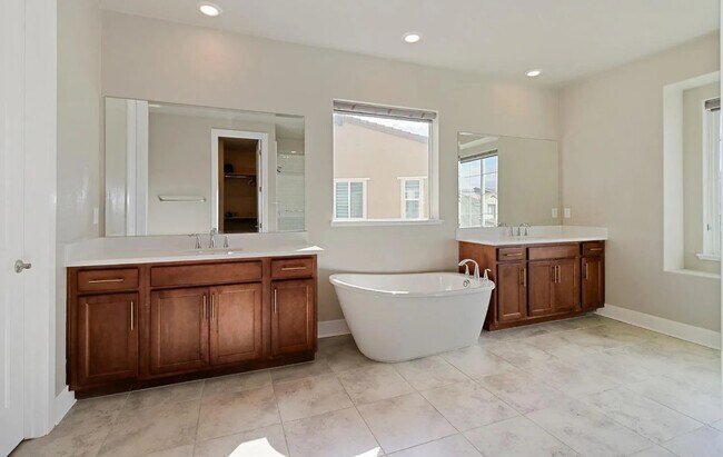 Building Photo - 14917 View Ter Ct