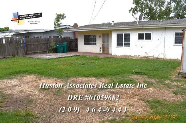 Building Photo - 3936 Dennis Ave