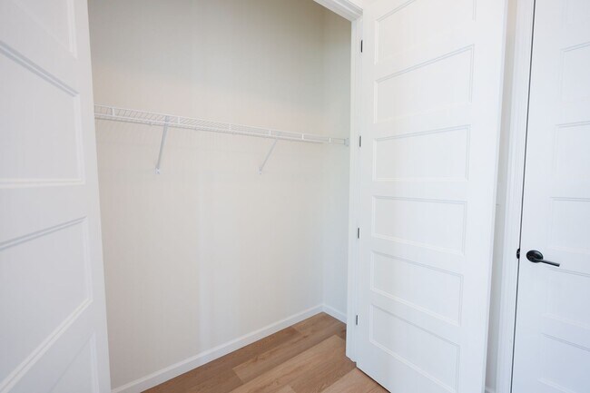Building Photo - 245 Hollyhock Dr