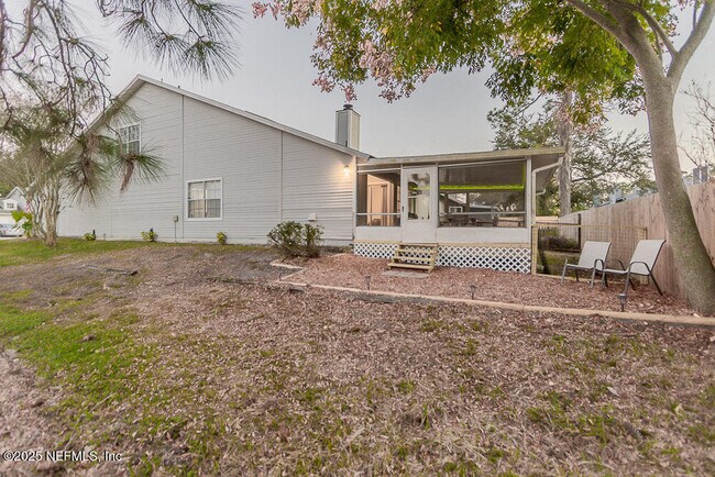 Building Photo - 11060 Wandering Oaks Dr