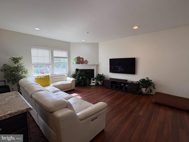 Building Photo - 535 Prizer Ct