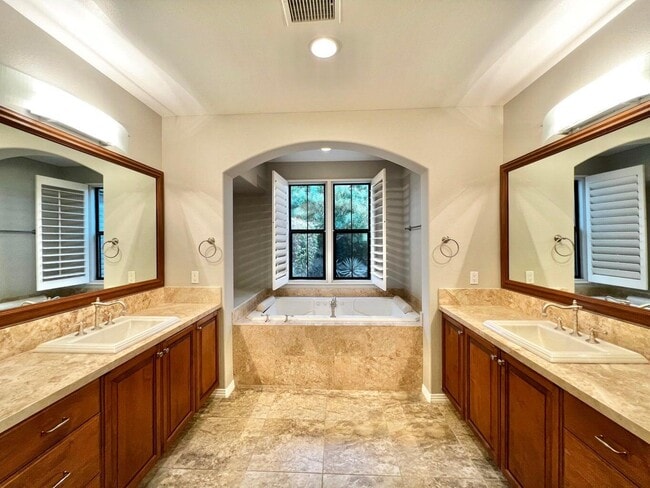 Building Photo - 80689 Via Glorieta