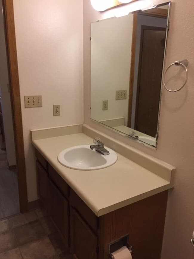 Building Photo - South Anchorage beautiful ground level 2be...