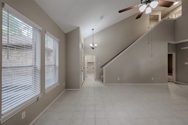 Building Photo - 10 Hancock St