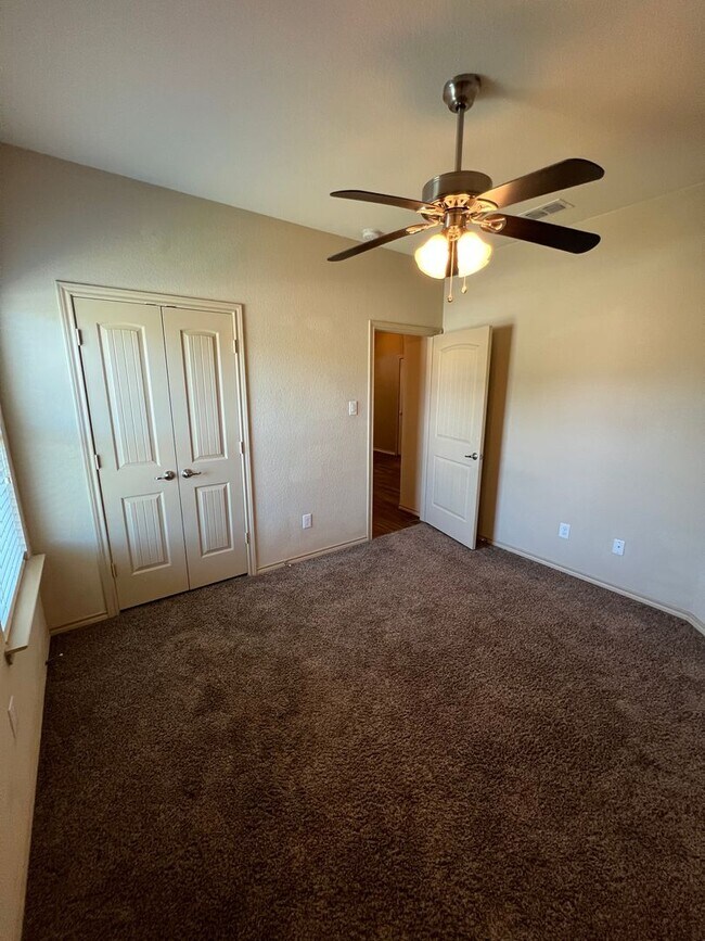 Building Photo - 1213 Ashley Dr